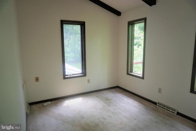 30 FITZHUGH LN, Falling Waters, WV 25419