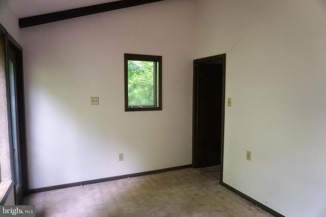 30 FITZHUGH LN, Falling Waters, WV 25419