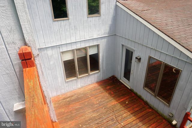30 FITZHUGH LN, Falling Waters, WV 25419