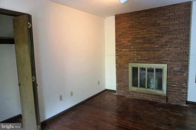 30 FITZHUGH LN, Falling Waters, WV 25419