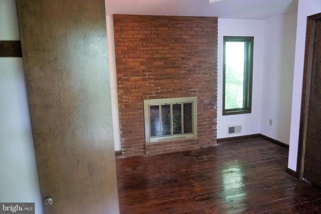 30 FITZHUGH LN, Falling Waters, WV 25419