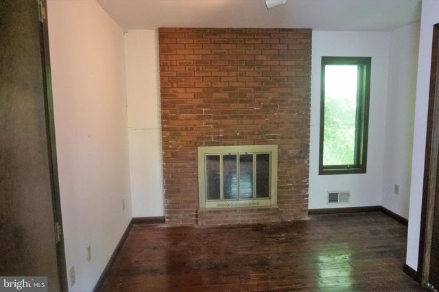 30 FITZHUGH LN, Falling Waters, WV 25419