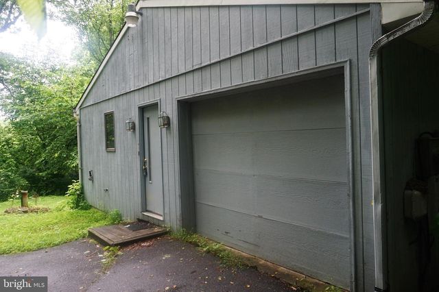 30 FITZHUGH LN, Falling Waters, WV 25419