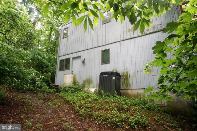 30 FITZHUGH LN, Falling Waters, WV 25419