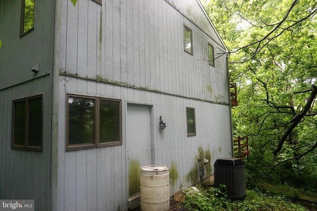 30 FITZHUGH LN, Falling Waters, WV 25419