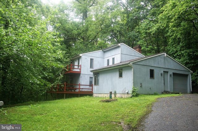 30 FITZHUGH LN, Falling Waters, WV 25419