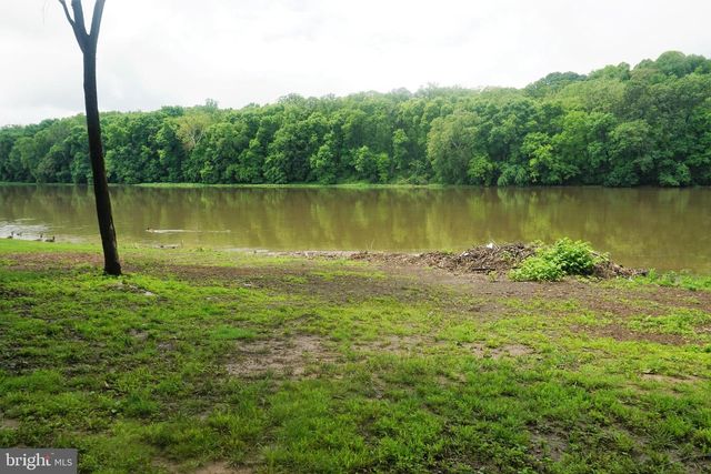 30 FITZHUGH LN, Falling Waters, WV 25419