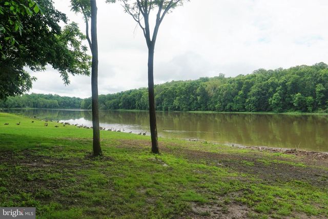 30 FITZHUGH LN, Falling Waters, WV 25419