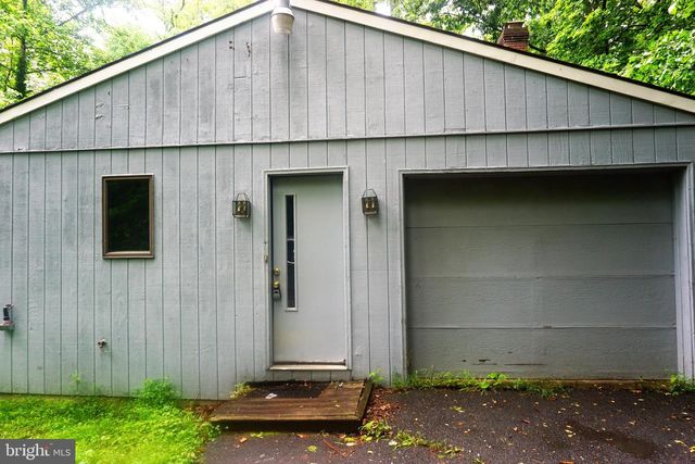 30 FITZHUGH LN, Falling Waters, WV 25419