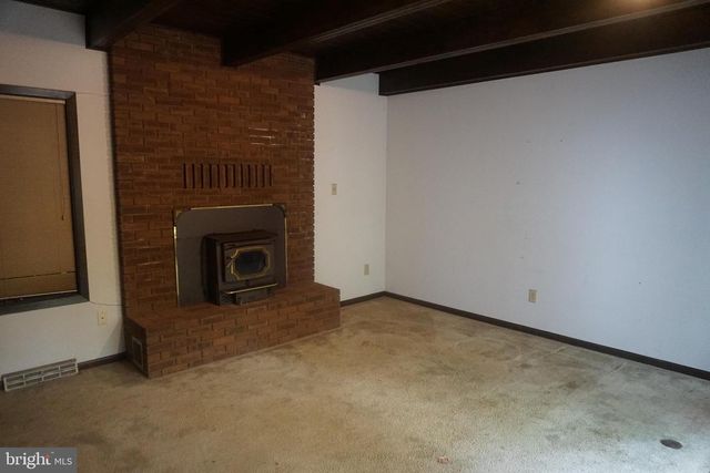 30 FITZHUGH LN, Falling Waters, WV 25419