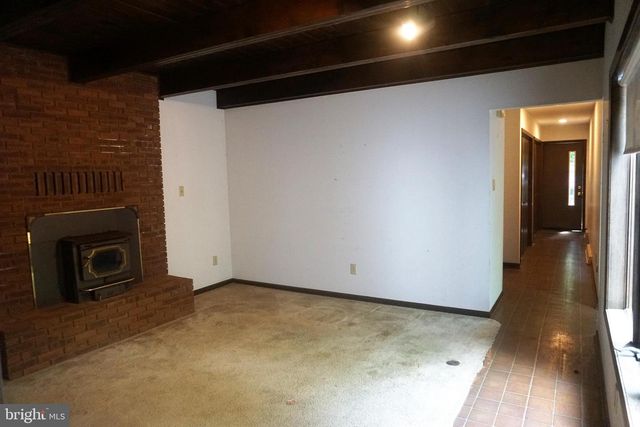 30 FITZHUGH LN, Falling Waters, WV 25419