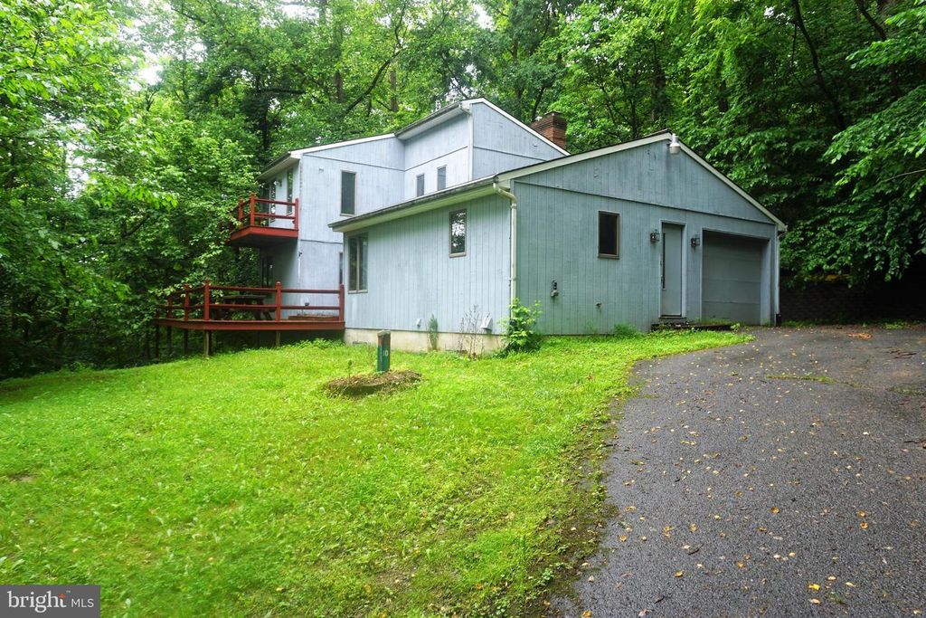 30 FITZHUGH LN, Falling Waters, WV 25419