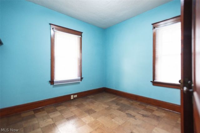 33 N Hartford Avenue, Youngstown, OH 44509