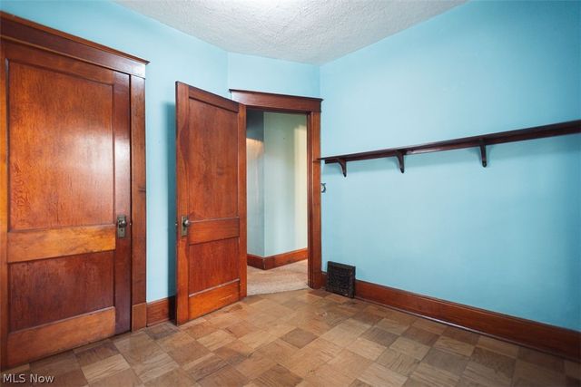33 N Hartford Avenue, Youngstown, OH 44509