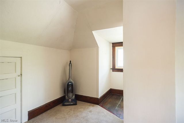 33 N Hartford Avenue, Youngstown, OH 44509