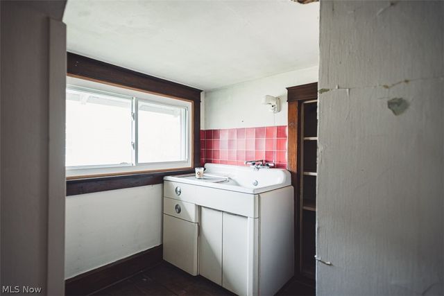 33 N Hartford Avenue, Youngstown, OH 44509