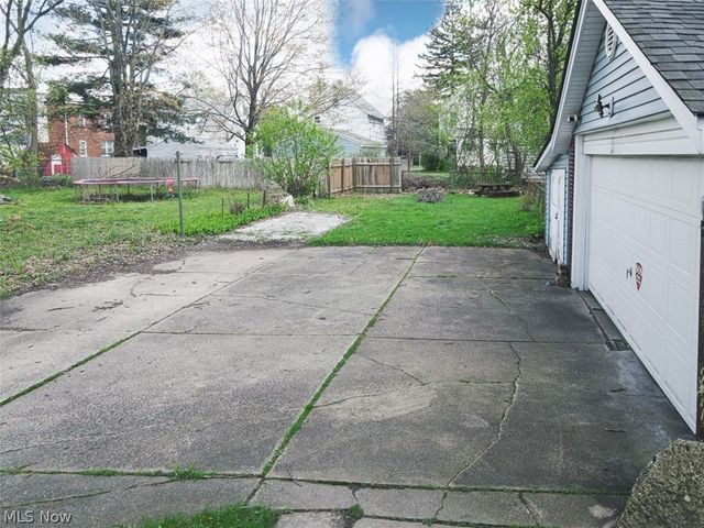 33 N Hartford Avenue, Youngstown, OH 44509