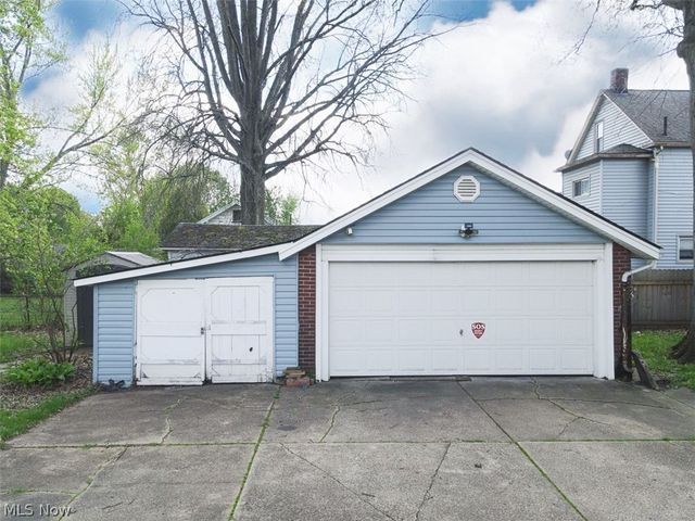 33 N Hartford Avenue, Youngstown, OH 44509