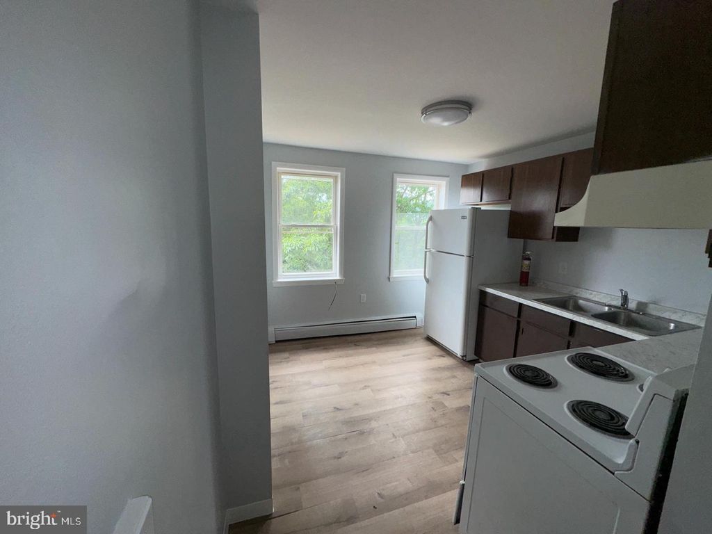 Image 3 of property listing at 12 1/2 S WAVERLY TER, Cumberland, MD 21502
