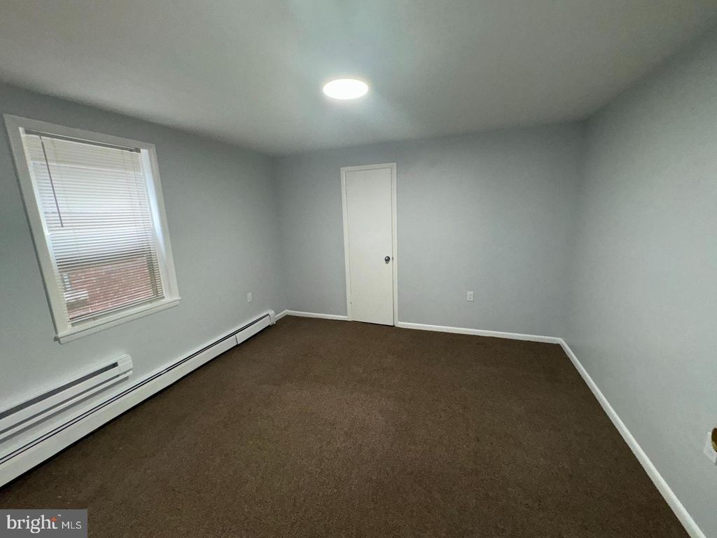 Image 7 of property listing at 12 1/2 S WAVERLY TER, Cumberland, MD 21502