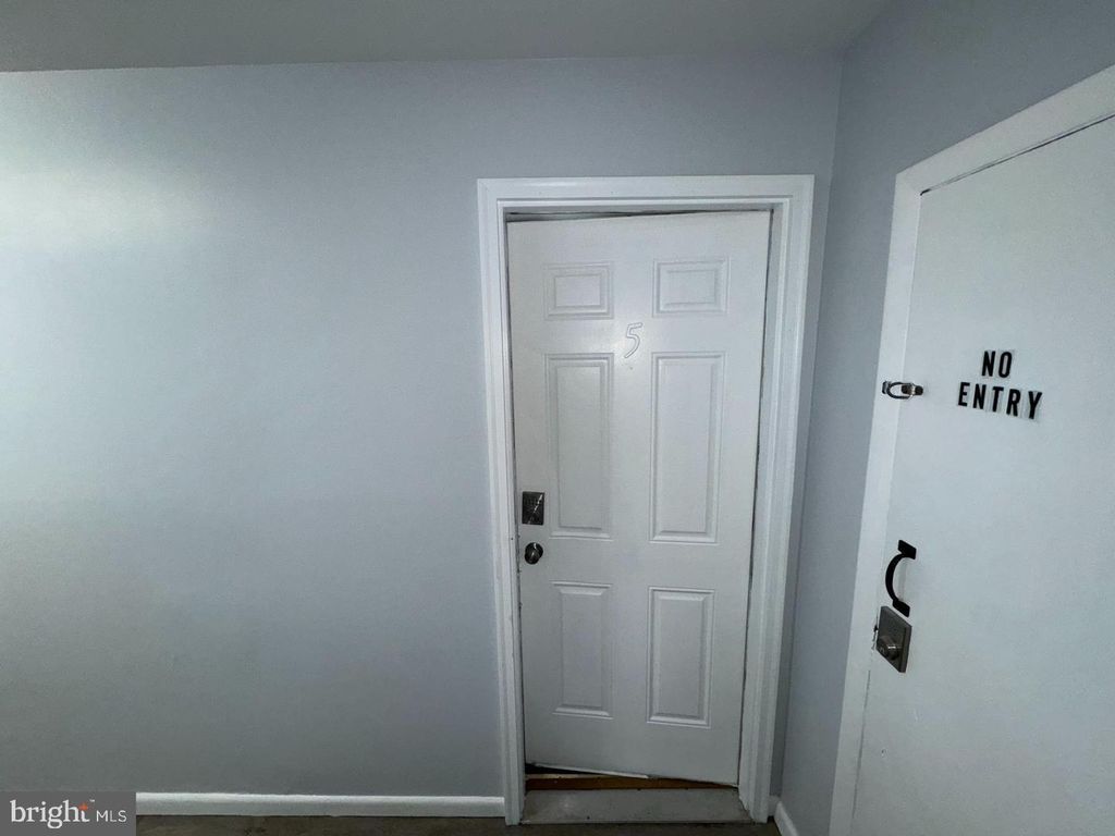 Image 8 of property listing at 12 1/2 S WAVERLY TER, Cumberland, MD 21502