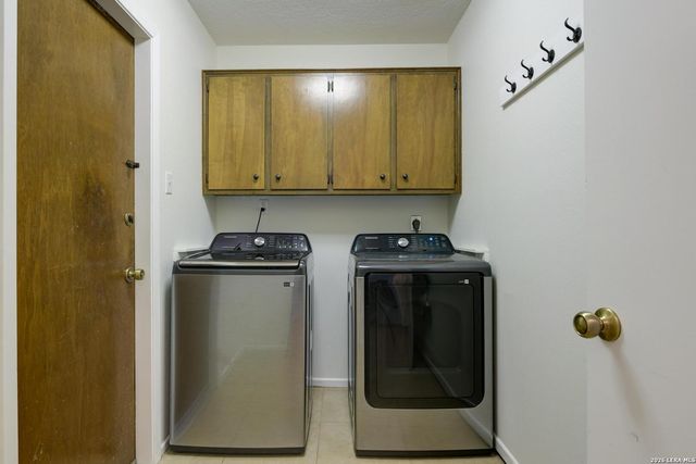 907 Silver Spruce St, San Antonio, TX 78232