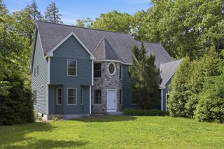 6 Dunnmoore Drive, Bow, NH 03304