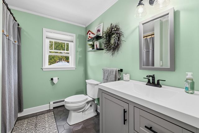 92 Everett St, Somerset, MA 02726