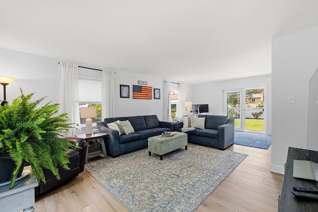 92 Everett St, Somerset, MA 02726
