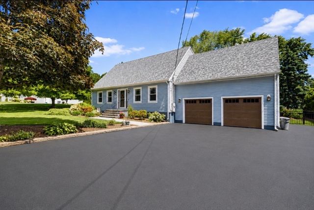 92 Everett St, Somerset, MA 02726