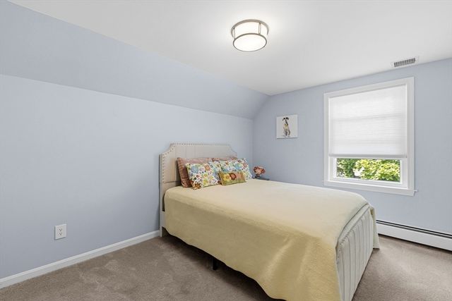 92 Everett St, Somerset, MA 02726