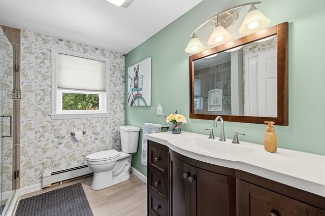 92 Everett St, Somerset, MA 02726