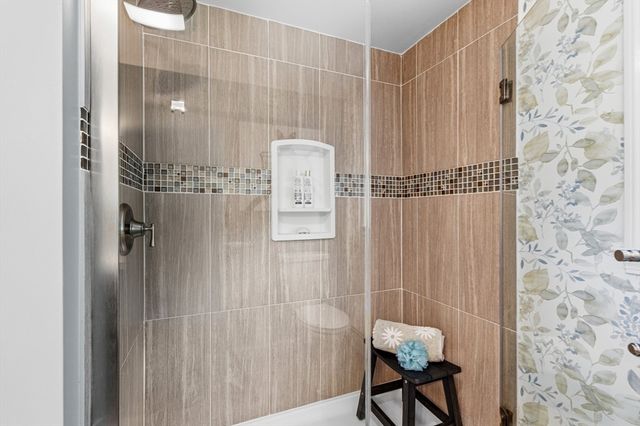 92 Everett St, Somerset, MA 02726