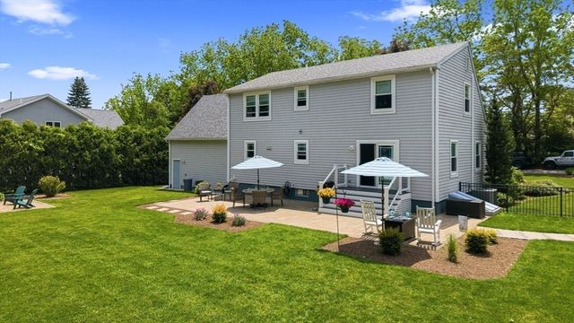 92 Everett St, Somerset, MA 02726
