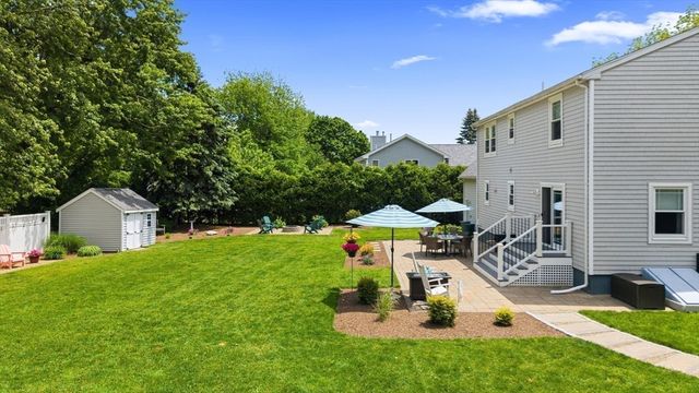 92 Everett St, Somerset, MA 02726