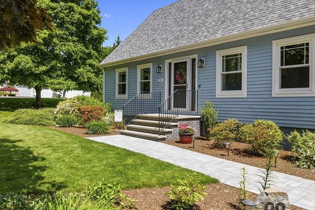 92 Everett St, Somerset, MA 02726