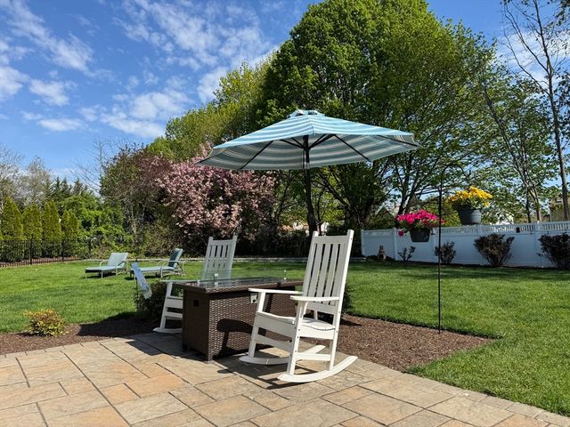 92 Everett St, Somerset, MA 02726