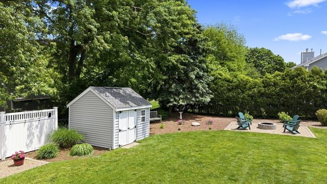 92 Everett St, Somerset, MA 02726