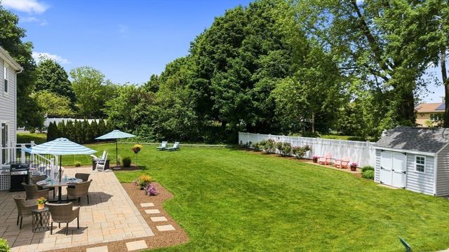 92 Everett St, Somerset, MA 02726