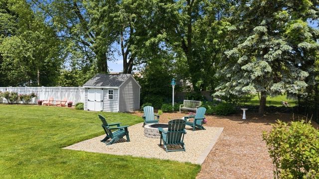 92 Everett St, Somerset, MA 02726