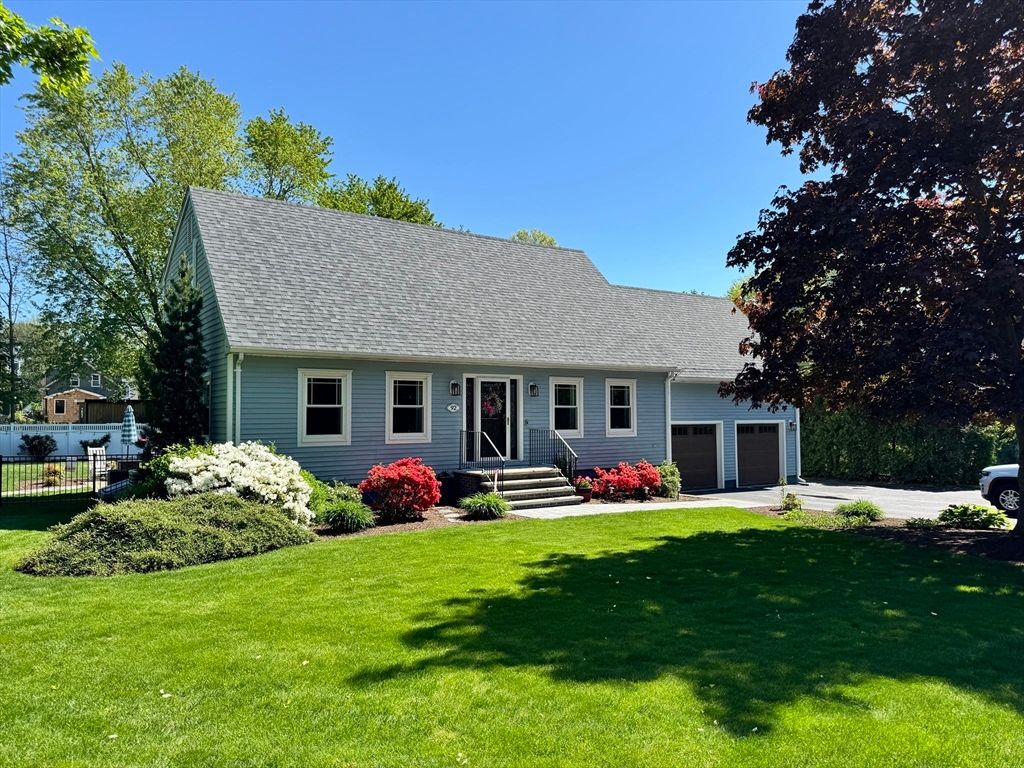 92 Everett St, Somerset, MA 02726