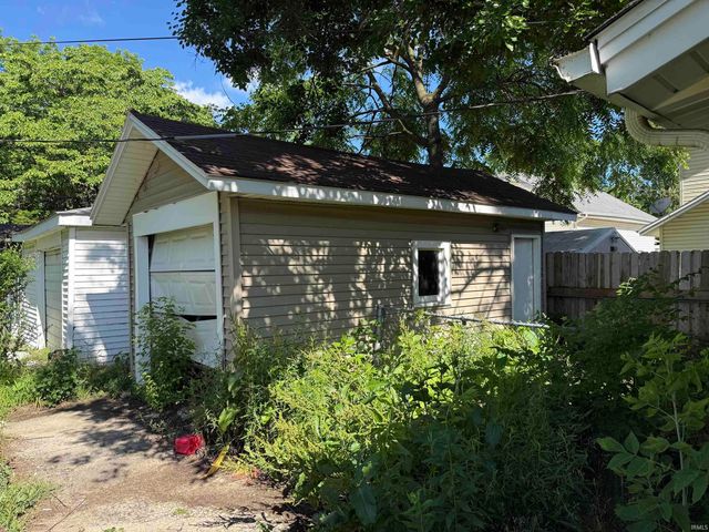 2415 Fellows Street, South Bend, IN 46614