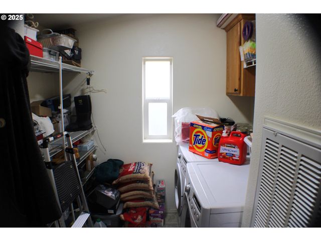 1320 SHOESTRING Rd, Riddle, OR 97469