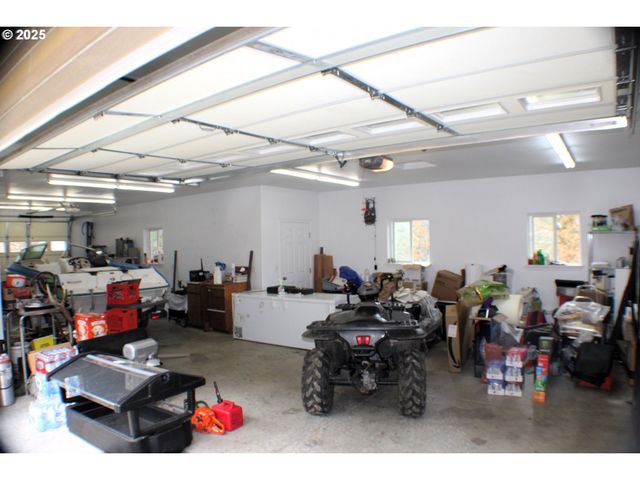 1320 SHOESTRING Rd, Riddle, OR 97469