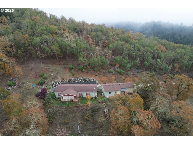 1320 SHOESTRING Rd, Riddle, OR 97469