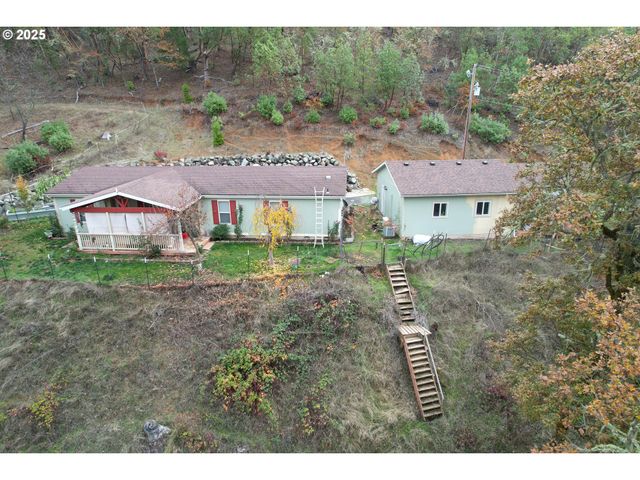 1320 SHOESTRING Rd, Riddle, OR 97469