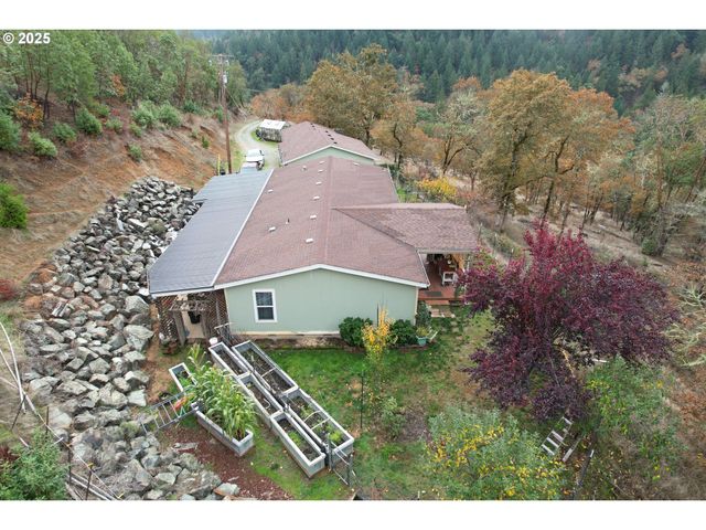 1320 SHOESTRING Rd, Riddle, OR 97469