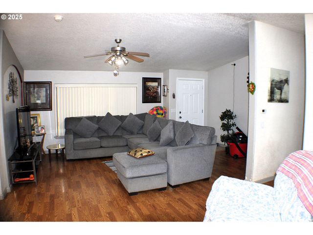 1320 SHOESTRING Rd, Riddle, OR 97469