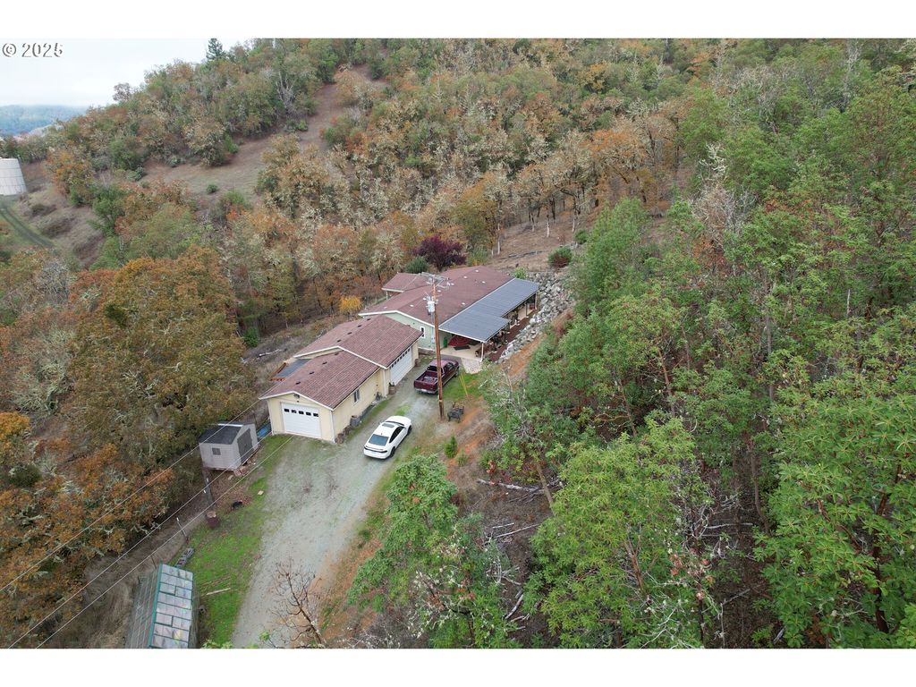 1320 SHOESTRING Rd, Riddle, OR 97469