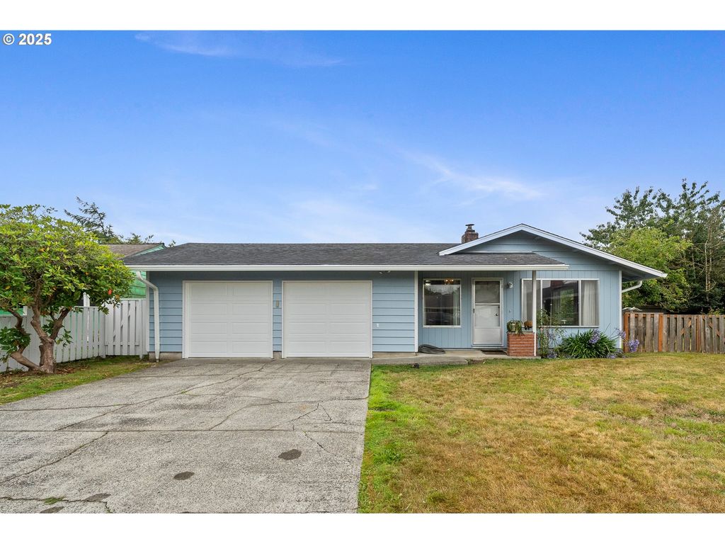 4004 ELMWOOD St, Tillamook, OR 97141
